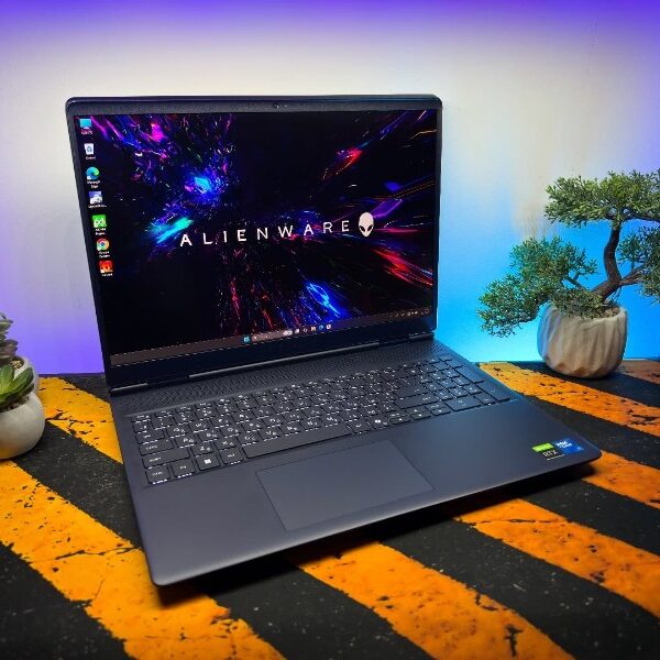 DELL ALIENWARE 16 AURORA AC16250 BLEU - 16" 2.5K 2560X1600 - CORE ULTRA 7 240H - 32GB RAM - 1TB SSD - RTX 5060 8GB